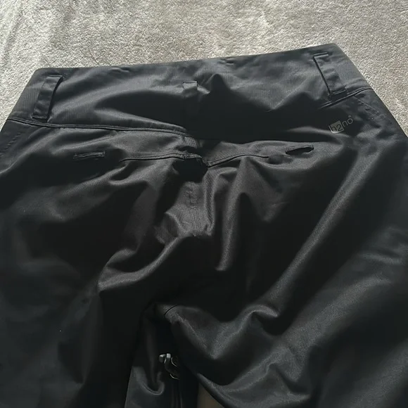Patagonia ski pants. Worn 1x. No rips or defects. They fit 10/12 pant size. - Picture 5 of 6